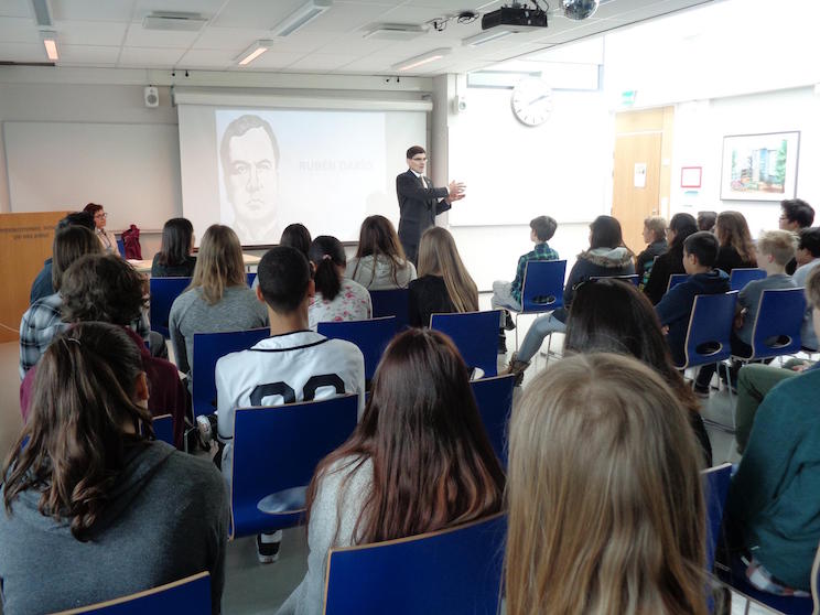 Estudiantes de Escuela Internacional de Helsinki rinden tributo a Rub&eacute;n Dar&iacute;o